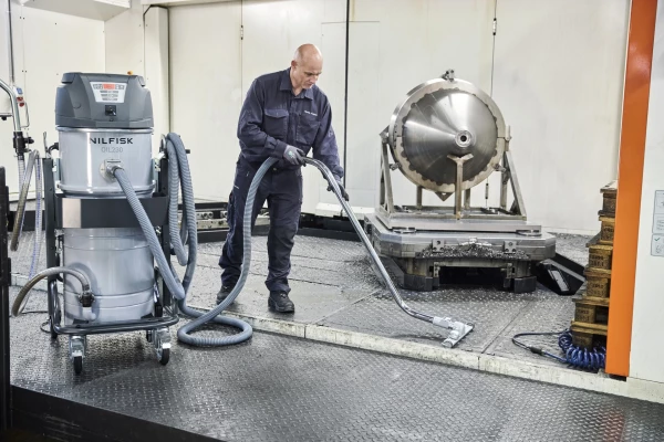 Nilfisk Industriesauger OIL230 E