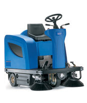 Nilfisk Kehrmaschine FLOORTEC R 570 B