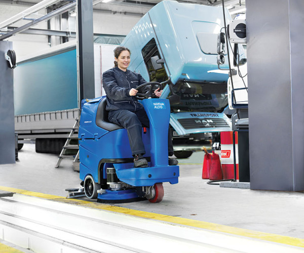 Nilfisk Scheuersaugmaschine SCRUBTEC R 471