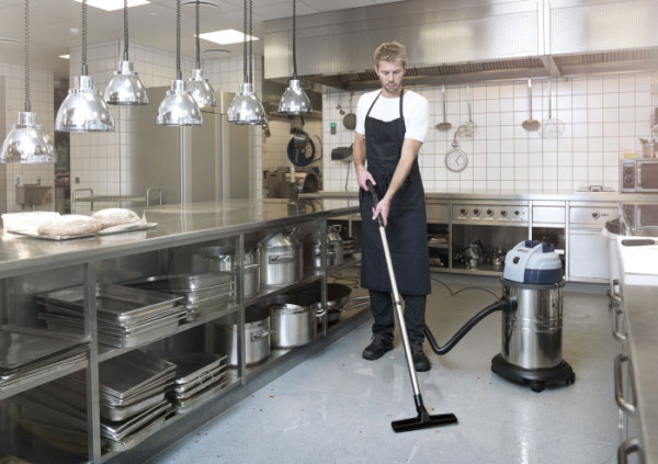 Nilfisk Gewerbesauger VL100 01